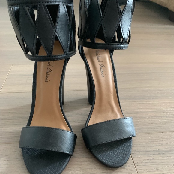 Michael Antonio black heels - size 6, like new - Picture 2 of 3